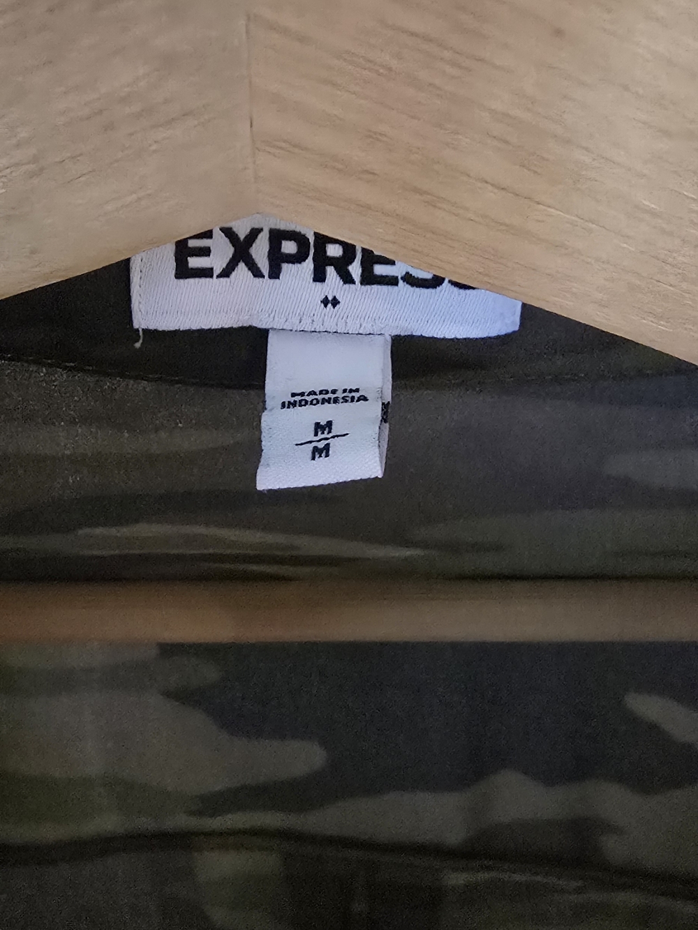 Women's Portifino Camo Button-Up Shirt - Picture 4 of 4